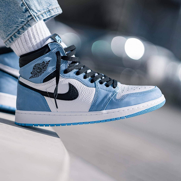 Air Jordan 1  Retro High OG 'University Blue'