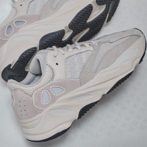 Pandabuy Yeezy 700 Analog