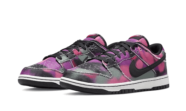 Dunk Low Graffiti Pink