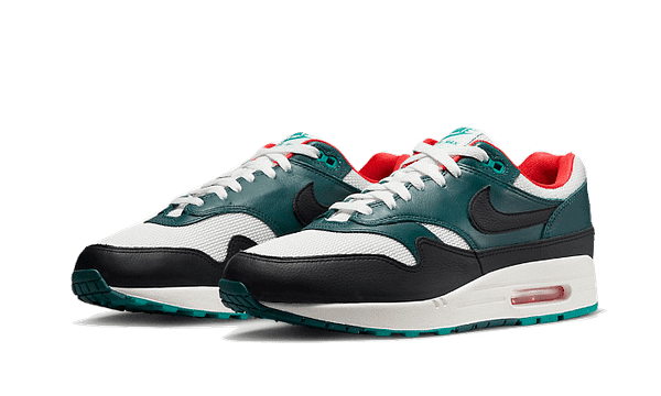 Nike-Air-Max-1-Liverpool-Lebron-James-2.png