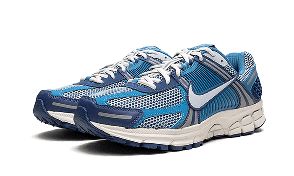 nike-zoom-vomero-5-worn-blue-3.png