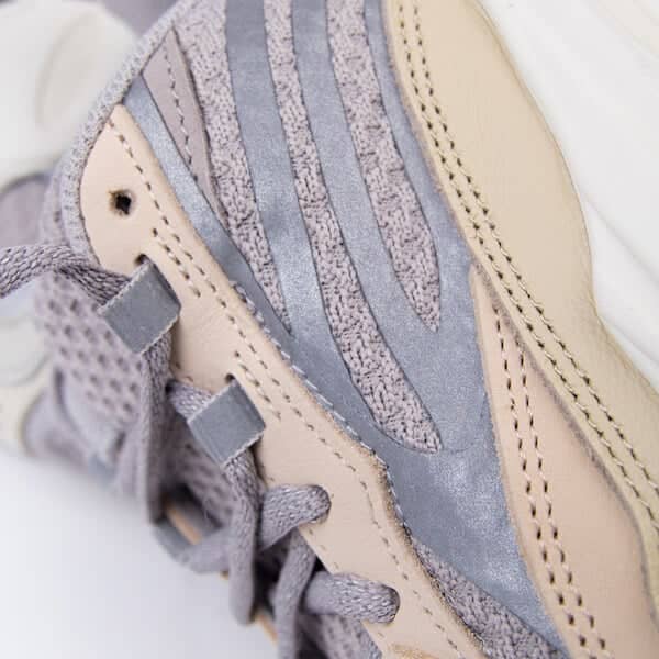 Pandabuy Yeezy 700 V2 Cream