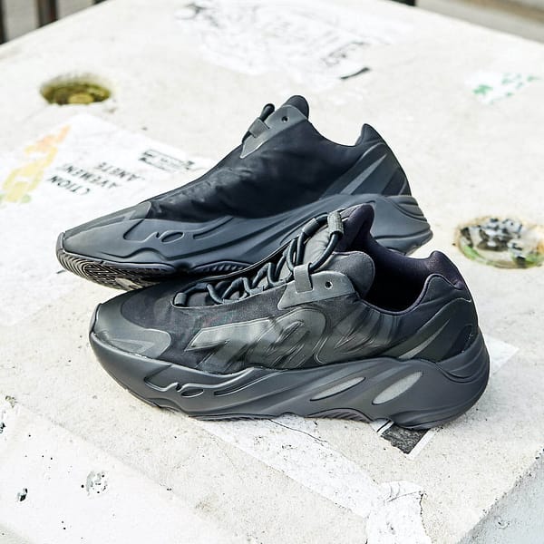 Pandabuy Yeezy 700 Mnvn Triple Black