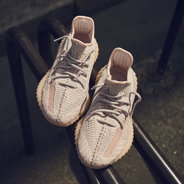 Pandabuy Yeezy Boost 350 V2 Synth (Non-Reflective)